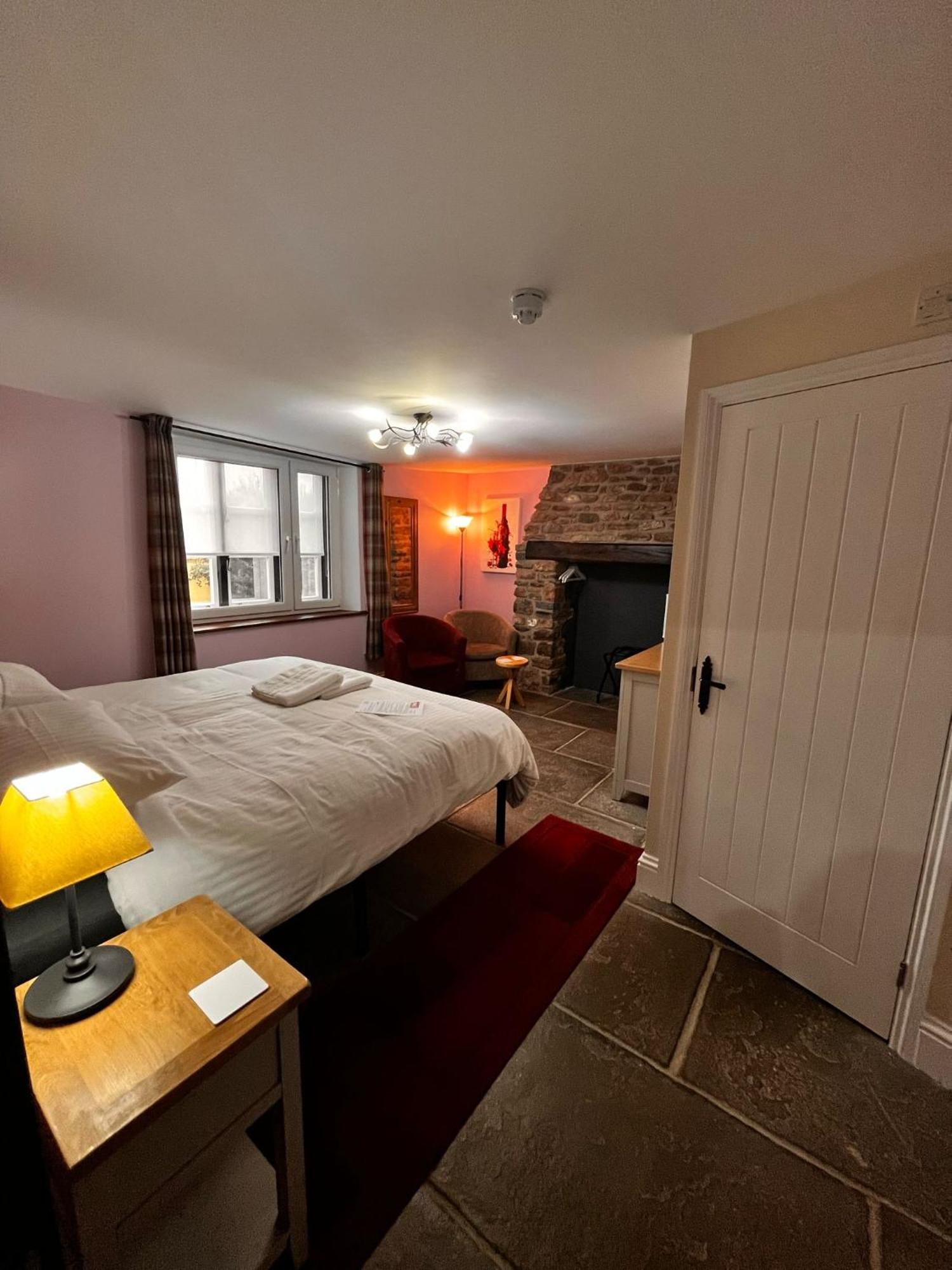 Old Manor House Bed & Breakfast Axbridge Exterior photo